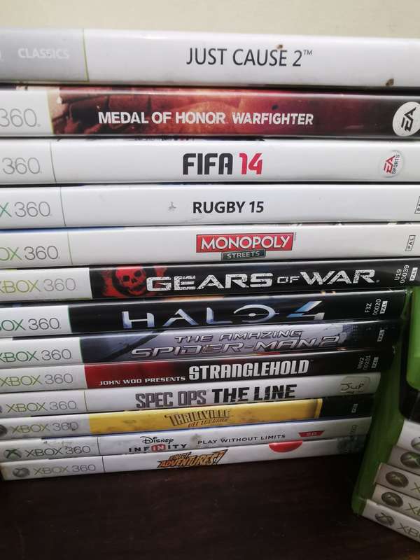 Xbox 360 Console Plus 20 Games and 4 Remotes