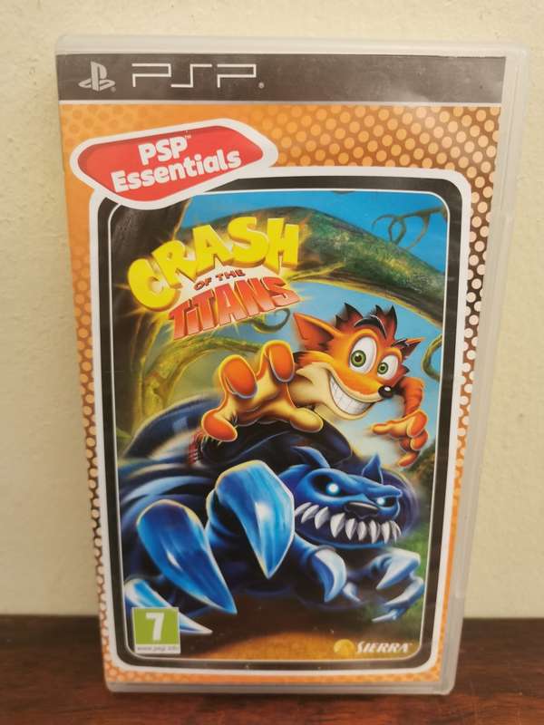Crash of the Titans on PSP with Booklet