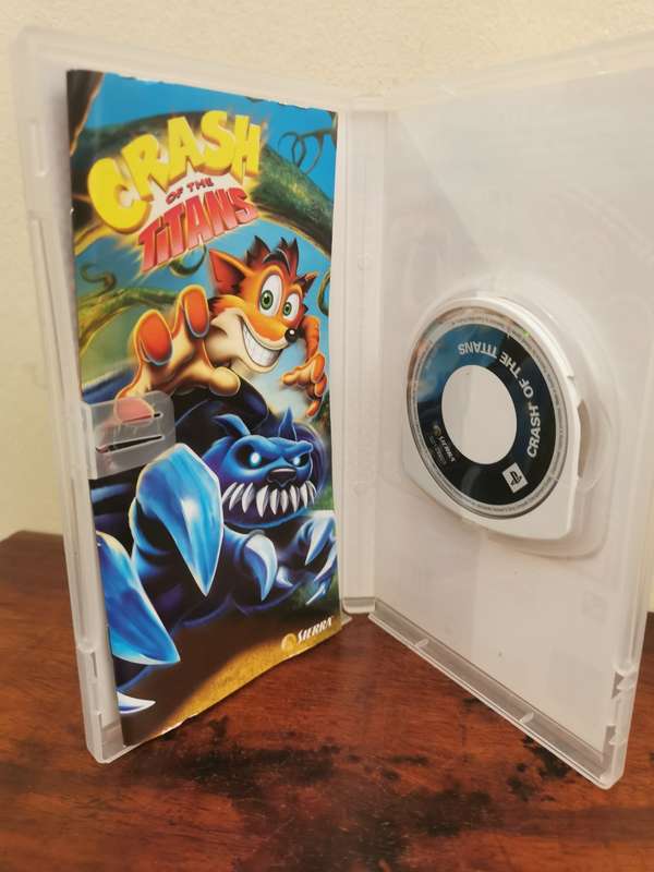 Crash of the Titans on PSP with Booklet