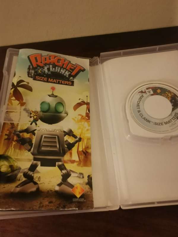 Ratchet and Clank - Size Matters on PSP with Booklet