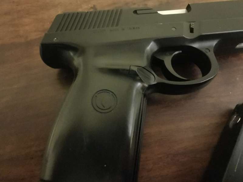 KWC Gas Pistol with Extras