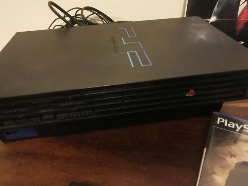 PlayStation 2 Fat Console with 2 Memory Cards and x9 Games