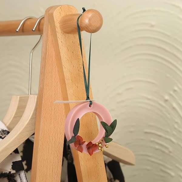 Super Nice Aromatherapy Wax Wardrobe Hand Sachet Air Freshener Scent (Random Color)