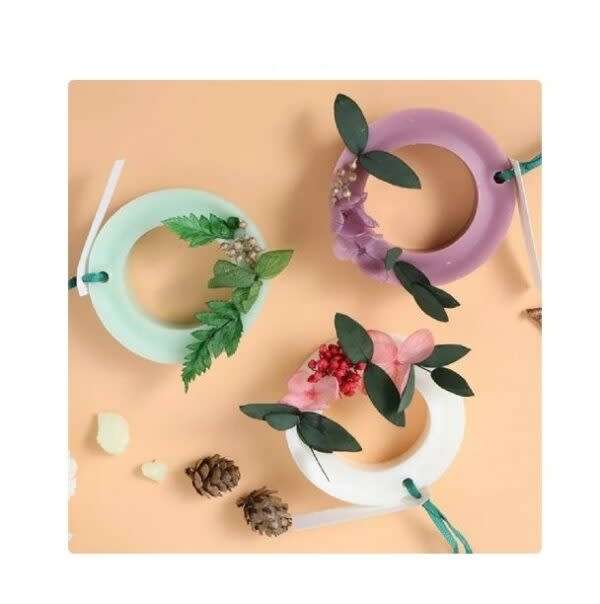 Super Nice Aromatherapy Wax Wardrobe Hand Sachet Air Freshener Scent (Random Color)