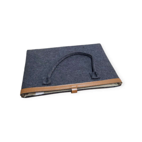 High-Value Felt Laptop Bag 17 Inches (Random Color)