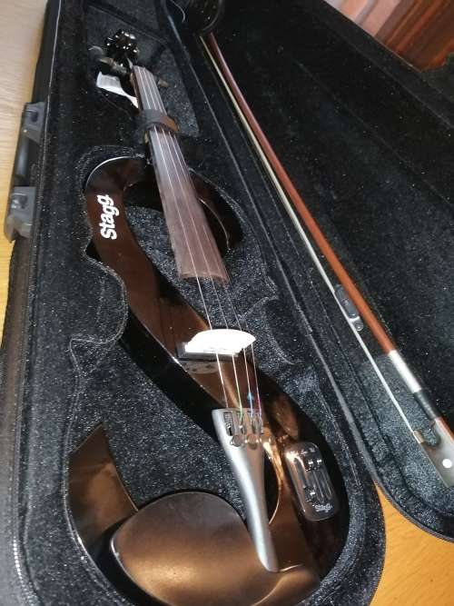 Stagg Electric Violin w/ Extras