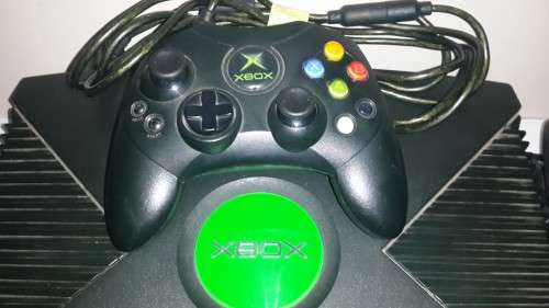 Xbox (Original classic console) + 1 Controller