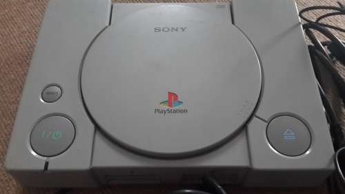 PlayStation 1 Phat (Classic Console) + Controller