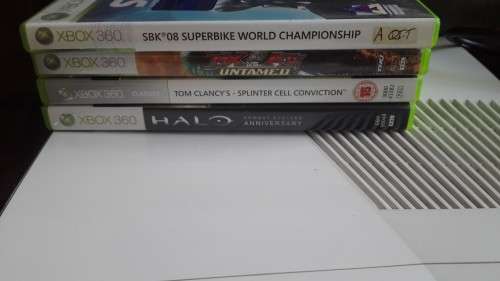 Xbox 360 Slim White 4GB + 4 Games