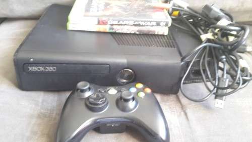 Xbox 360 Slim Matt Black 4GB + 2 Games