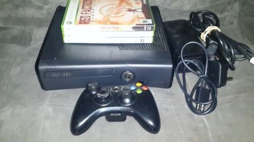 Xbox 360 Slim 250GB + 3 Games