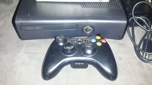 Xbox 360 Slim 250GB + 3 Games