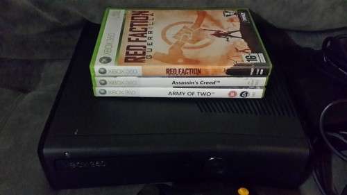 Xbox 360 Slim 250GB + 3 Games