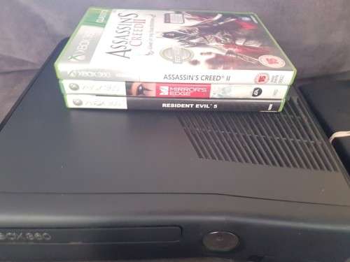 Xbox 360 Slim 250GB + 3 Games