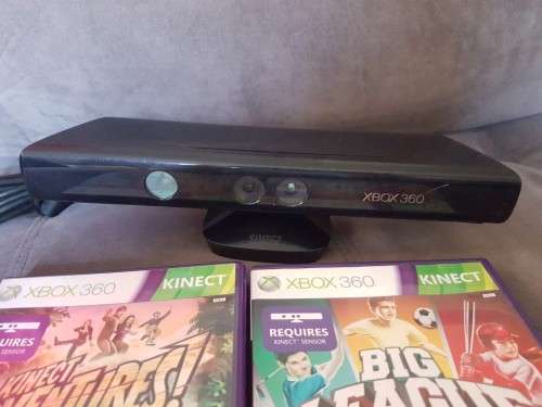 Xbox 360 Kinect Sensor + 2 Games