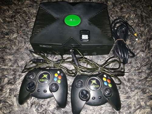 Original Xbox (Classic Console) + 2 x Controllers