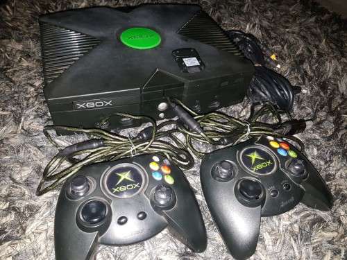 Original Xbox (Classic Console) + 2 x Controllers