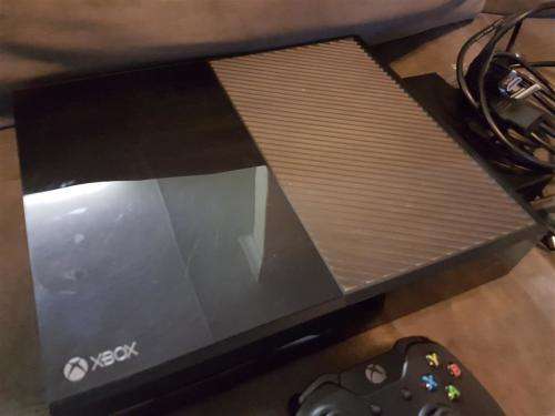 Xbox One 500GB + Wireless Controller