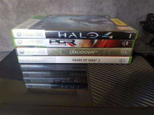 Xbox 360 E 4GB + Wireless Controller + 4 Games