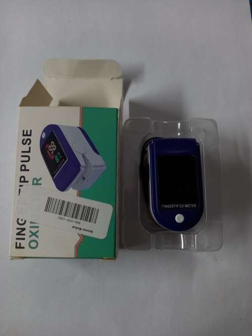 Finger tip pulse oximeter