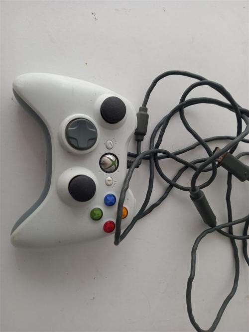 Xbox 360 White Wired Controller