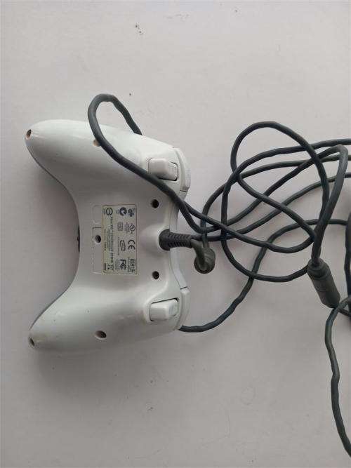 Xbox 360 White Wired Controller