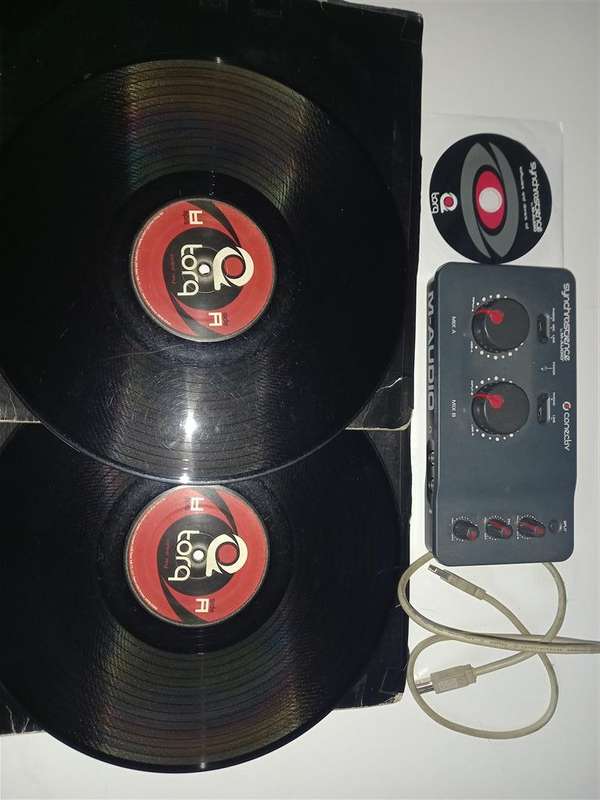 M-Audio Torq Conectiv  DJ Performance/Production System + Time Coded Vinyl