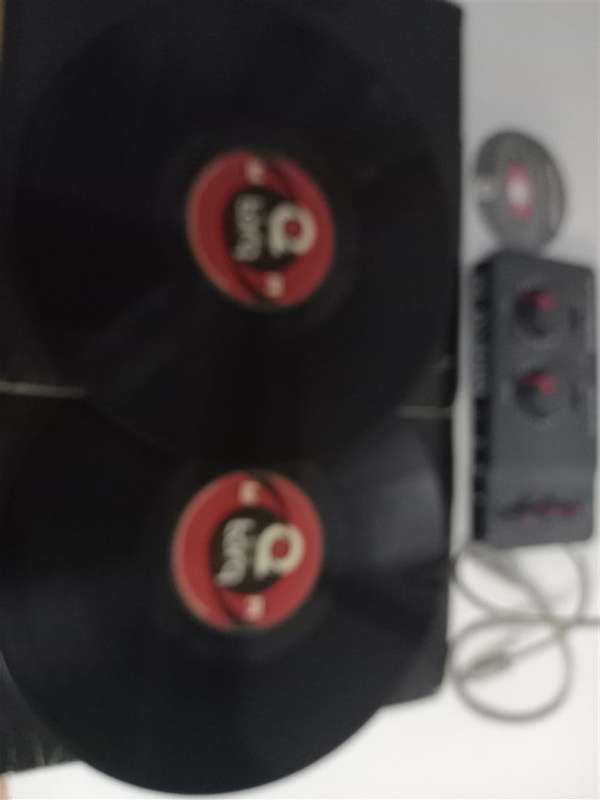 M-Audio Torq Conectiv  DJ Performance/Production System + Time Coded Vinyl