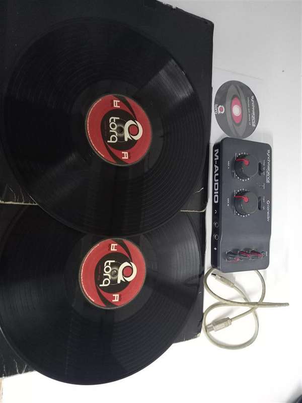 M-Audio Torq Conectiv  DJ Performance/Production System + Time Coded Vinyl