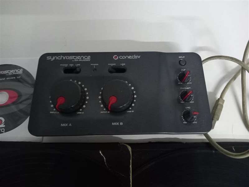 M-Audio Torq Conectiv  DJ Performance/Production System + Time Coded Vinyl