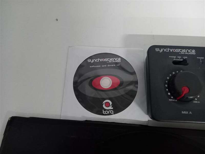 M-Audio Torq Conectiv  DJ Performance/Production System + Time Coded Vinyl