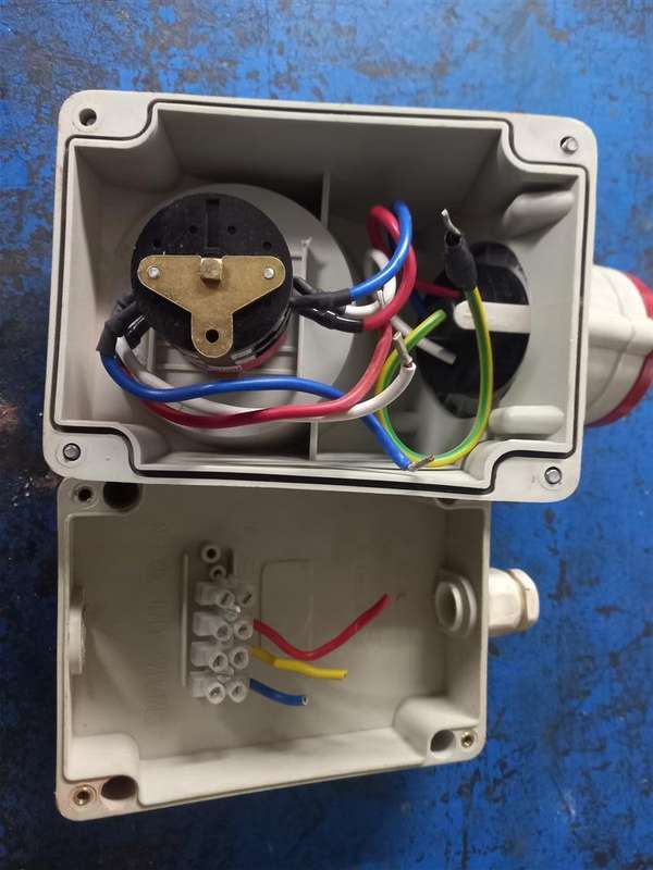 Bals Cee Norm 3pin + Earth With on / off switch Ip44 Typ 1324