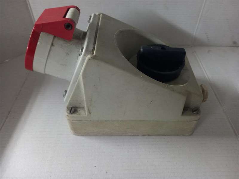 Bals Cee Norm 3pin + Earth With on / off switch Ip44 Typ 1324