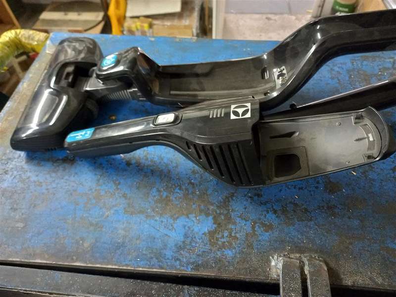 Plastic housing with brush For Electrolux EERC72EB