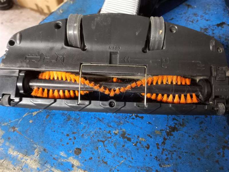 Plastic housing with brush For Electrolux EERC72EB