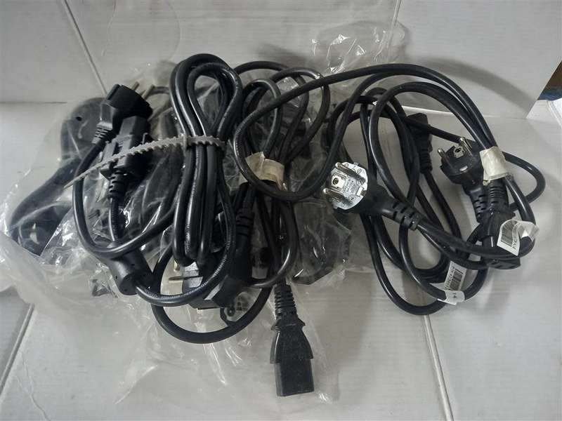 Official EU Power Cable (2 Pin Kettle Lead For Xbox 360 And Xbox One - OEM)