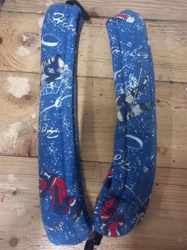 Blue Picture ice skate covers 31cm length when stretched