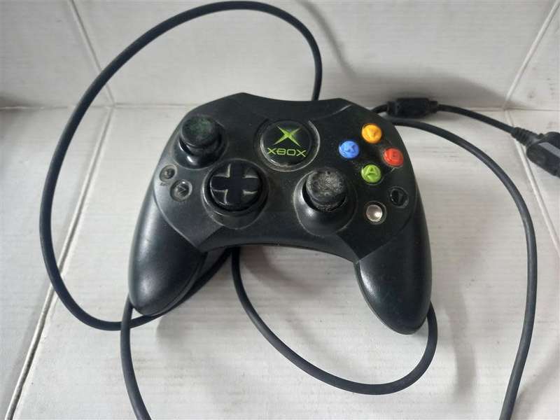 Original Small Type Xbox controller for first Xbox console