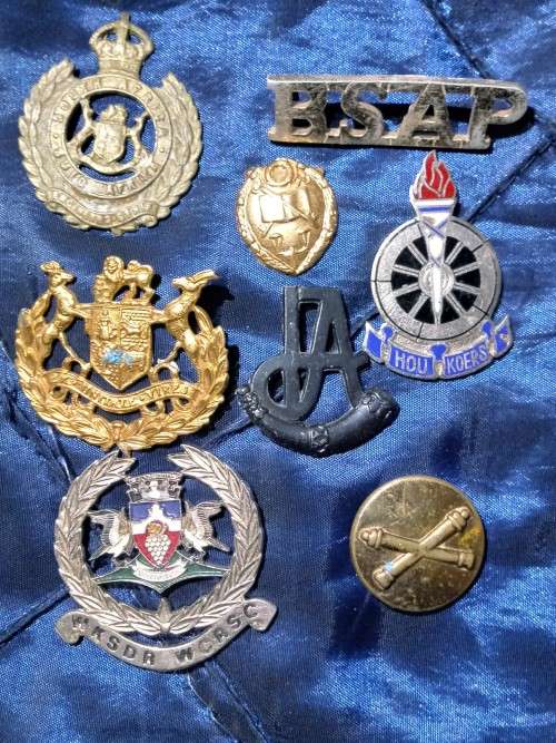 Cap/Collar/Shoulder Title Badges