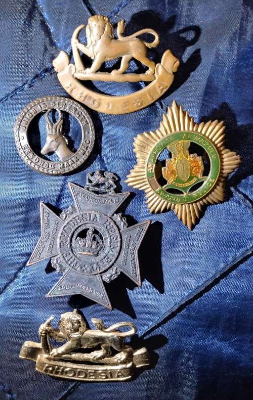 Cap/Collar/Shoulder Title Badges LOT 4