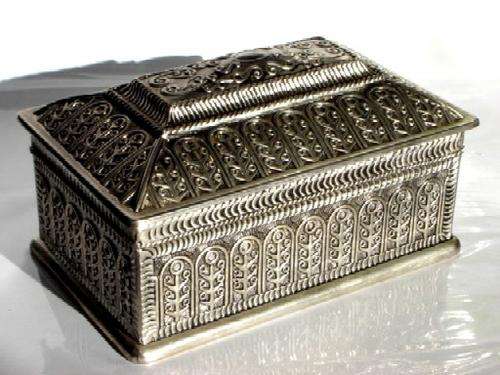 Pretty Silver Coloured Cast Jewellery Box