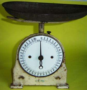 Vintage Kitchen Scale with enamelware face.