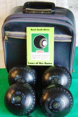 Set of Henselite Lawn Bowls with bag, and rules book.
