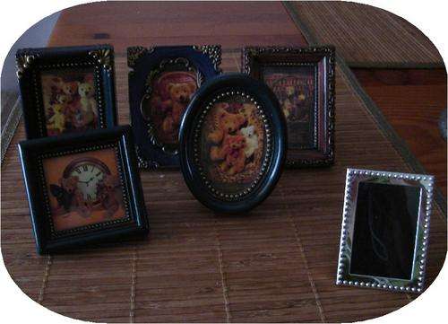 Five Small Frames plus free silver tone frame ***** no reserve*******