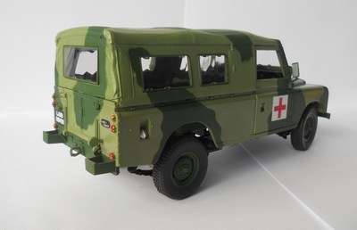 Land Rover Series III 109 Military Medic - 1:18 Eagle Collectible