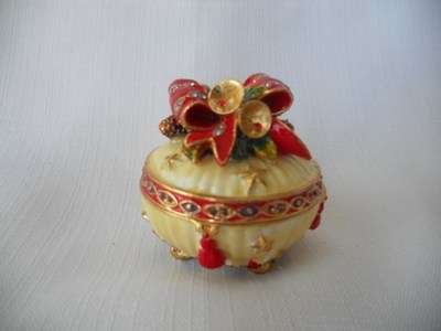 Secret Trinket Box with Ribbon on top - Treasurine