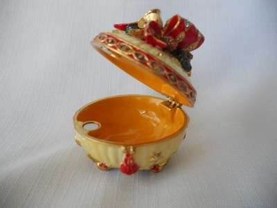 Secret Trinket Box with Ribbon on top - Treasurine