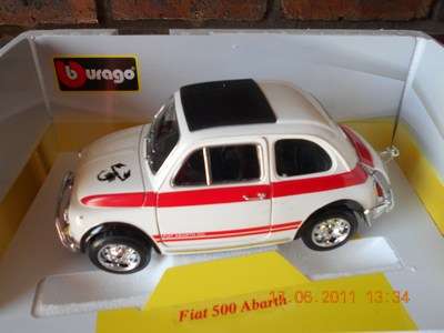 Fiat 500 Abarth - Burago - 1:18 White and red