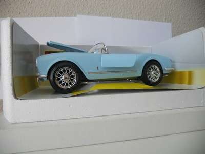 Lancia Aurelia B24 Spyder (1955) - Burago Gold Collection - 1:18 Blue