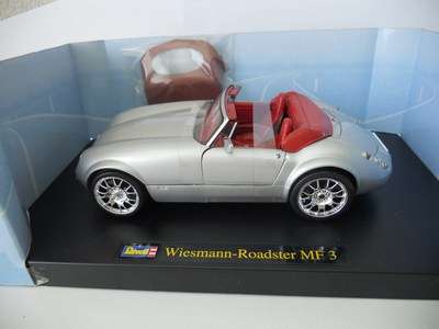 Wiesmann-Roadster MF3 - Revell - 1:18 Silver (NIB)